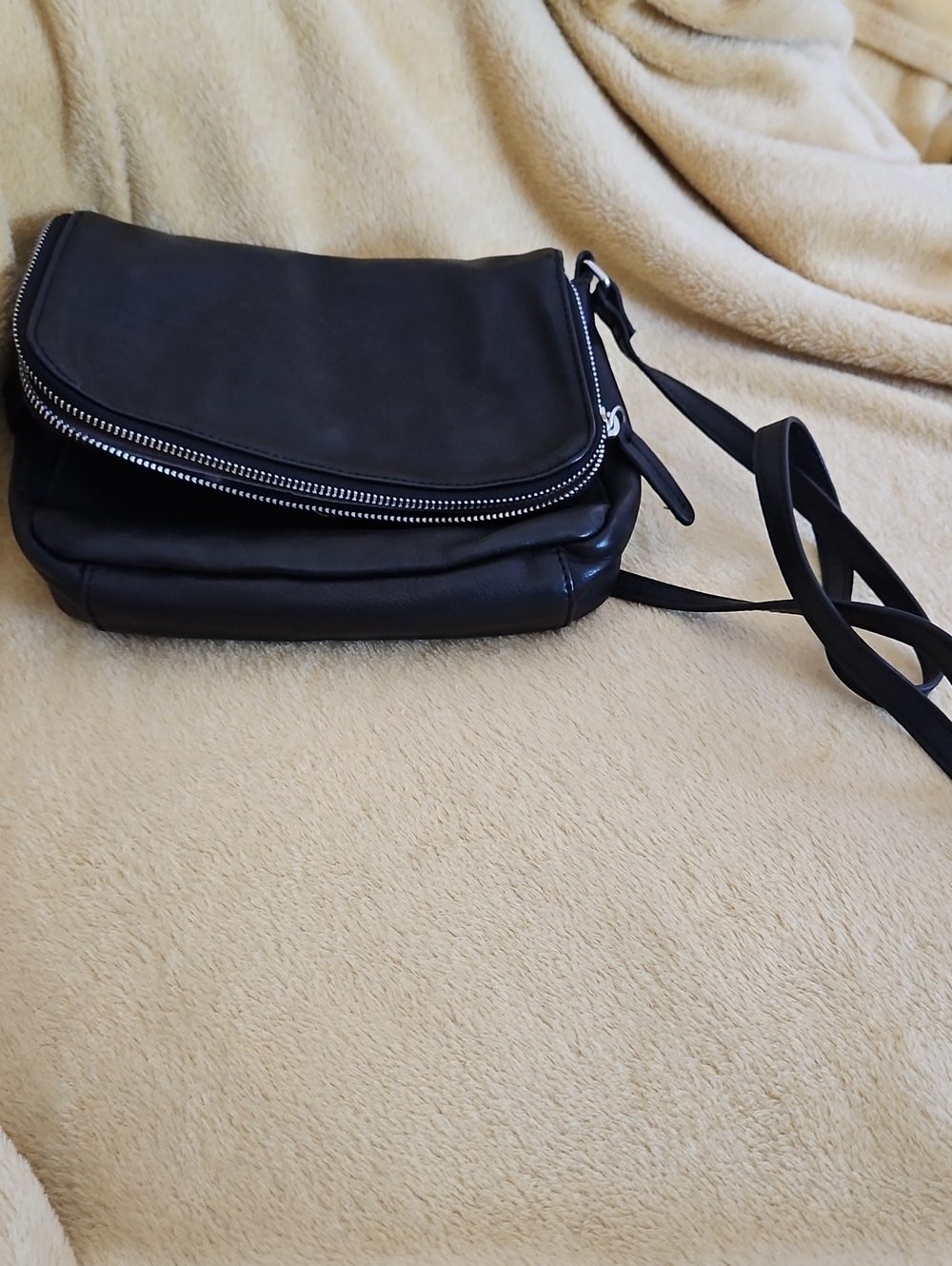 Classic Black Crossbody Bag - Sleek Everyday Carry